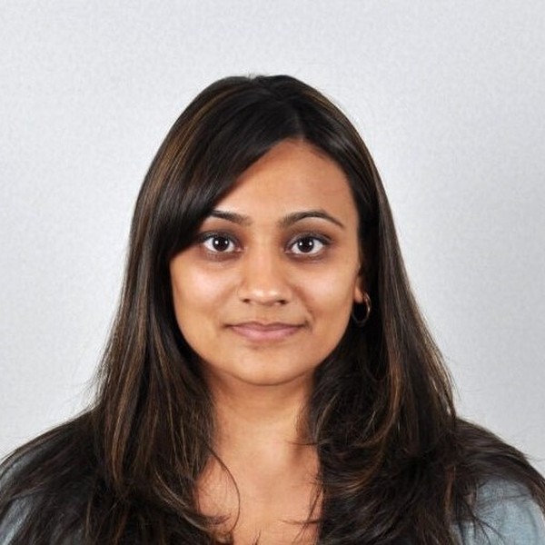 Head centred and correctly sized, facing the camera.